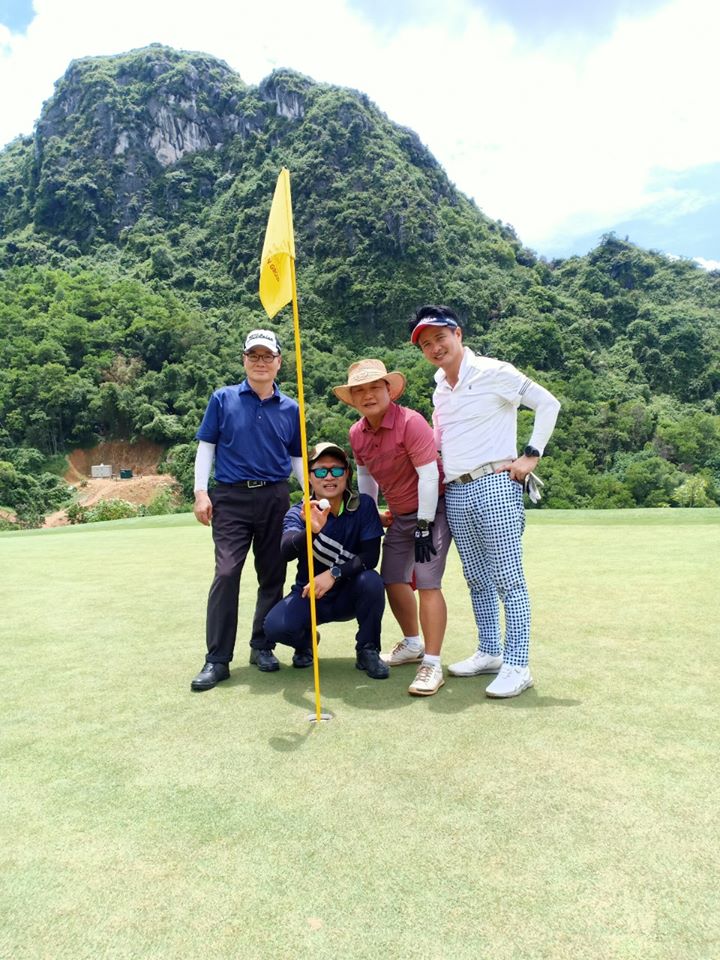 9-ho-moi-cua-san-golf-kim-bang-day-thach-thuc-song-van-bi-cac-golfer-chinh-phuc-day-ngoan-muc-Hwang-Jong-Yeol
